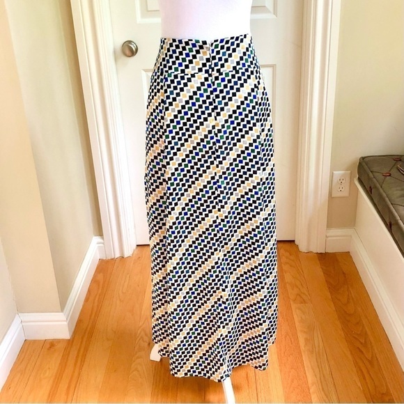DKNY Skirt Maxi Multi Colored Geometric Pattern & Two Front Slits (~M, 31") - Picture 4 of 7